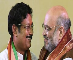  সব্যসাচী দত্তের ওপর হামলা! অনুমতি ছাড়া বিজেপির প্রতিবাদ মিছিল আটকাল পুলিশ 