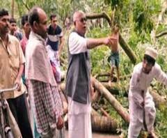 উস্তিতে কোয়ারেন্টিন সেন্টারে অব্যবস্থার অভিযোগে পুলিশের উপর হামলা, ৩টি গাড়ি ভাঙচুর, গ্রেফতার ১২, প্রতিবাদে থানার সামনে ধর্নায় কান্তি গঙ্গোপাধ্যায়