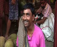 মাস্ক তো প্রয়োজন, খুলে রাখছেন কেন? একগাল হেসে ব্যবসায়ীর উত্তর ‘হুম’, হ্যান্ড স্যানিটাইজার কী, জানাই নেই! 