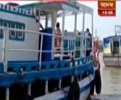 আড়াইশোর বদলে যাত্রী সর্বোচ্চ আশি, শুরু হল ফেরি চলাচল, পিপিই পরে পরিষেবায় কর্মীরা 