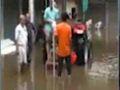 મહેસાણાઃ વીજાપુરમાં ધોધમાર 5 ઇંચ વરસાદ, સોસાયટીમાં ભરાયા પાણી, જુઓ વીડિયો