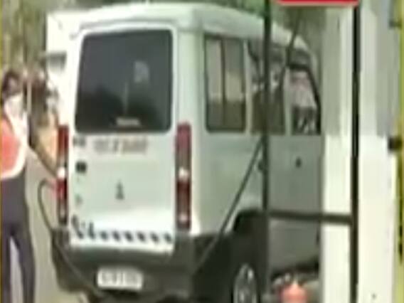 ગાંધીનગરઃ પેટ્રોલ પંપના માલિકે કોની ગાડીમાં પેટ્રોલ નહીં ભરવાની આપી સૂચના? જુઓ વીડિયો