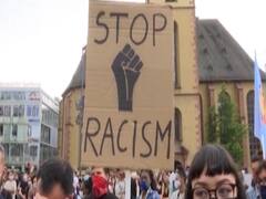 George Floyd Case: अमेरिका में आज भी विरोध प्रदर्शन जारी, व्हाइटहाउस के बाहर जमा हुए सैकड़ों लोग