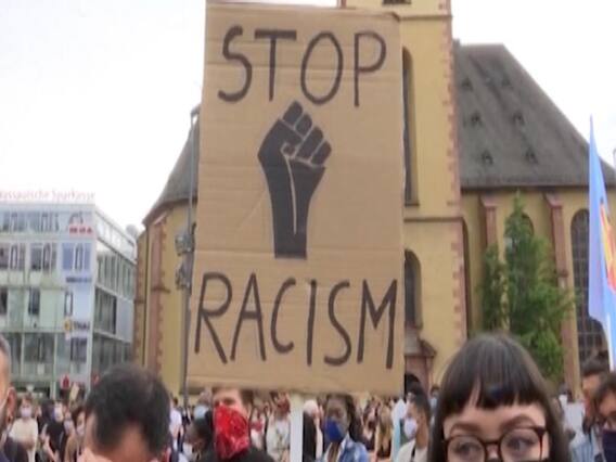 George Floyd Case: अमेरिका में आज भी विरोध प्रदर्शन जारी, व्हाइटहाउस के बाहर जमा हुए सैकड़ों लोग