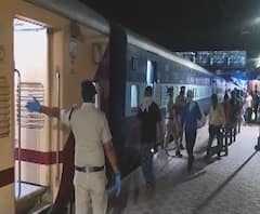 Unlock 1.0 | देशभरात आजपासून 200 विशेष रेल्वे रुळावर