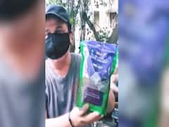 Actor/comedian Ali Asghar sells dry fruits dates on the roads