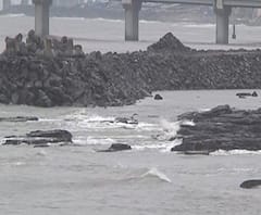 काही तासांत चक्रीवादळ किनारपट्टी भागात धडकण्याची चिन्ह; वरळीच्या किनारपट्टी भागातील आढावा