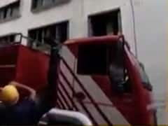 સુરતઃ કારખાનામાં આગ લાગતા મચી અફરા-તફરી, ત્રીજા માળે લાગી છે આગ, જુઓ વીડિયો 