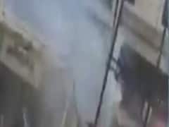 ભરુચઃ ઝાડેશ્વર રોડપર વરસાદી માહોલમાં GEBના ડીપીમાં થયા ધડાકા, જુઓ વીડિયો