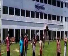 জল ও খাবারের দাবিতে জেলার কোয়ারেন্টিন সেন্টারগুলিতে বিক্ষোভ