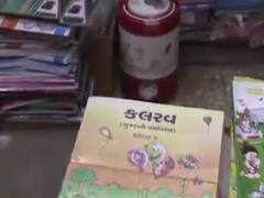 ભાવનગરમાં બાળકોના પાઠ્યપુસ્તકોની અછતથી વાલીઓ ખાય છે ધક્કા, જુઓ વીડિયો 