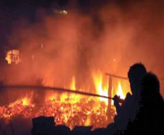 ট্যাংরার প্লাস্টিকের কন্টেনার তৈরির কারখানায় আগুন, শর্ট-সার্কিট বলে দমকলের প্রাথমিক অনুমান