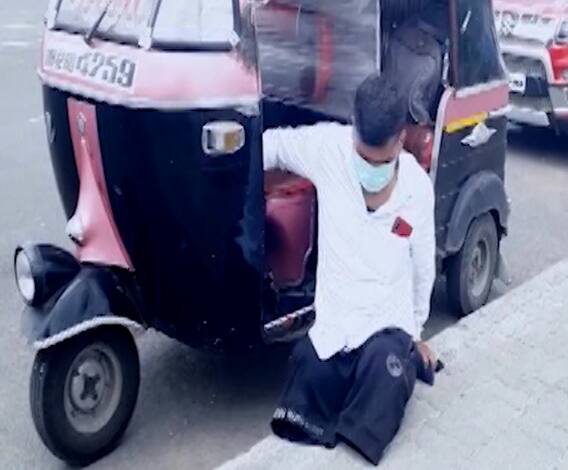 Special Report | दोन्ही पाय गमावलेला नागेश काळे जिद्दीनं उभा राहिला! 100 दिवसांनंतर पुन्हा रिक्षाचं स्टेअरिंग हाती