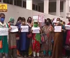 ফি মকুবের দাবিতে কালিকাপুরে বেসরকারি স্কুলের সামনে অভিভাবকদের বিক্ষোভ 