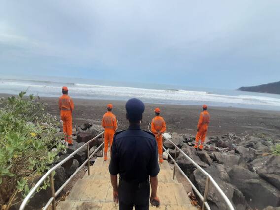 निसर्ग तूफान ने मुुंबई समेत महाराष्ट्र के कई शहरों में मचाई तबाही | नमस्ते भारत 