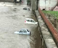 Waterlogging at Nashik | नाशिकला दीड ते दोन तास पावसाने झोडपलं