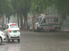 मौसम का हाल: Delhi-NCR में झमाझम बारिश, लोगों को गर्मी से मिली राहत