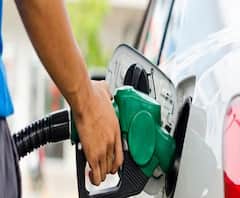 দিল্লিতে দামের নিরিখে পেট্রোলকে টেক্কা ডিজেলের! ভারতে জ্বালানি তেলের মূল্যবৃদ্ধি নিয়ে তুঙ্গে রাজনৈতিক তরজা