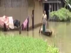 Assam में बाढ़ से हुआ जीवन अस्त-व्यस्त....चारों तरफ पानी ही पानी 