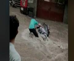 नाशिक महापालिकेची नालेसफाई 'पाण्यात',पावसामुळे दुकानांमध्ये पाणी,वाहनं बुडण्यापासून वाचवताना तारांबळ