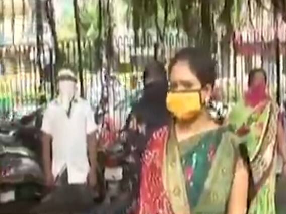 વડોદરામાં છેલ્લા ત્રણ વર્ષથી મકાન ન મળતા સંજયનગરમાં પ્રધાનમંત્રી આવાસના લાભાર્થીઓના દેખાવો