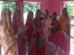 Bihar: भोजपुर में कोरोना को लेकर अंधविश्वास, महिलाओं ने कोरोना को दैविक प्रकोप मान शुरू की पूजा