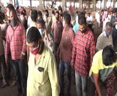 सोलापूर कृषी उत्पन्न बाजार समितीत गर्दी; कांद्याच्या लिलावावेळी सोशल डिस्टन्सिंगचे तीनतेरा