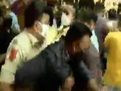 પ્રવેશ કાર્યવાહીમાં પારદર્શી બનાવવાની માંગ સાથે ગુજરાત યુનિવર્સિટીમાં ABVPનું વિરોધ પ્રદર્શન, જુઓ વીડિયો