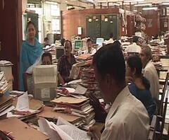 Govrnment Workers | राज्यातील सरकारी कर्मचाऱ्यांना आठवड्यातून एक दिवस हजेरी बंधनकारक