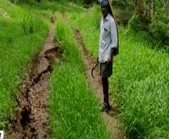 कोल्हापूरच्या कोवाडमध्ये ताम्रपर्णी नदीकाठची जमीन खचली