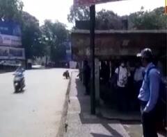 আনলক ওয়ান : বাস দুর্ভোগ জেলাতেও, দীর্ঘ অপেক্ষায় শিকেয় সামাজিক দূরত্ব 