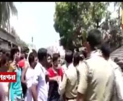 উমপুনের দু'সপ্তাহ পরেও ফেরেনি বিদ্যুৎ, রাস্তা অবরোধ দক্ষিণ ২৪ পরগনার গ্রামে