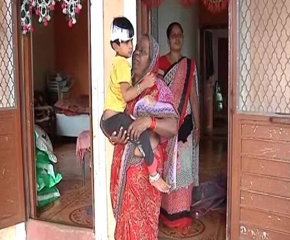 Leopard Attack | नाशकात बिबट्याच्या तावडीतून नातीला वाचवण्यात आजीला यश | ABP Majha