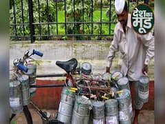 Famous 'Dabbawalas' of Mumbai Who Fill The Stomach Of The City, Are Themselves Starving| ABP Uncut