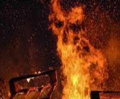 আসানসোল: বন্ধ আসবাবের দোকানে বিধ্বংসী আগুন, লক্ষাধিক টাকার ক্ষতির আশঙ্কা