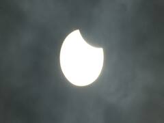 Solar Eclipse 2020: देश के अलग-अलग शहरों में दिखने लगा सूर्यग्रहण