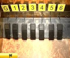 Contact-less Ward Office | पहिलं कॉन्टॅक्टलेस वॉर्ड ऑफिस, पायानं सुरू-बंद करता येतील अशी उपकरणं