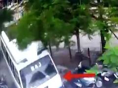 ભાવનગરના માધવ દર્શન ચોક પાસે મીની બસ ચાલકે બે વ્યક્તિઓને અડફેટે લીધા, જુઓ વીડિયો