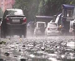 বর্ষার শুরুতেই রাজ্যজুড়ে ভারী বৃষ্টির পূর্বাভাস