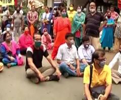 লকডাউনে বেতন দেওয়া নিয়ে বিরোধ, ‘শুধু টিউশন ফি’ দেওয়ার দাবি নিয়ে রাস্তা অবরোধ 