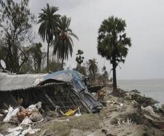 উমপুনে ক্ষতিগ্রস্তদের ত্রাণের তালিকাতেও স্বজনপোষণ, কান ধরে ভুল স্বীকার তৃণমূল নেতার, বিক্ষোভ বিজেপি-র