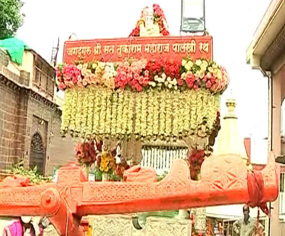 Sant Tukaram Maharaj Palkhi | तुकाराम महाराज पालखीचा रथ सज्ज; रथाला आकर्षक फुलांची आरास