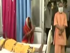 UP: CM Yogi ने बलरामपुर जिला अस्पातल में किया निरीक्षण 