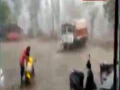 બનાસકાંઠાના કાંકરેજમાં મોડી રાત્રે પડ્યો વરસાદ, જુઓ વીડિયો