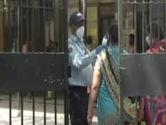 Delhi में कोरोना मरीज़ों के होम क्वारंटीन पर LG की रोक