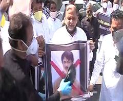 NCP Protest Against Padalkar | गोपीचंद पडळकरांविरोधात राष्ट्रवादी आक्रमक; पुण्यात आंदोलन 