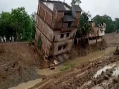 3-storey building collapses in 3 seconds at West Bengal's Midnapore 