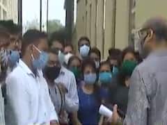 અમદાવાદની SVP હોસ્પિટલમાં કોન્ટ્રાક્ટ પર કામ કરતા કર્મચારીઓ ફરી હડતાળ પર ઉતર્યા, જુઓ વીડિયો