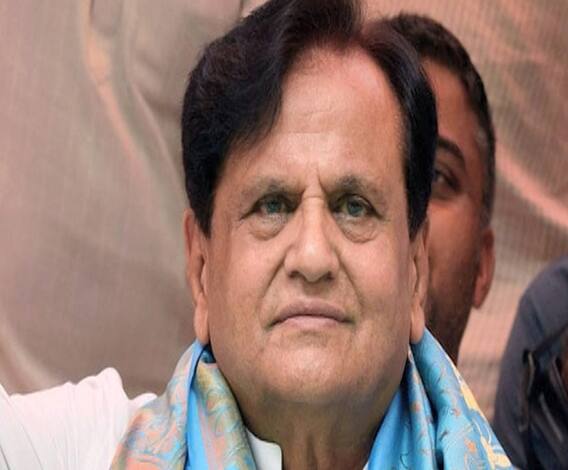 ED team at Ahmed Patel House | काँग्रेसचे वरिष्ठ नेते अहमद पटेल यांच्या घरी इडीची धाड