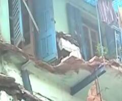 চলছিল জলের পাইপ লাইনের কাজ, হুড়মুড়িয়ে ভাঙল বাড়ির বারান্দা, ধ্বংসস্তূপে চাপা পড়ে আহত ২ 